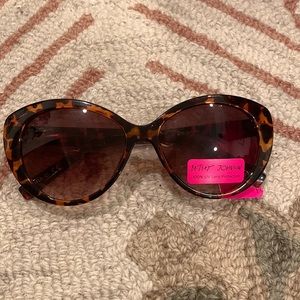 Betsey Johnson sunglasses tortoise shell